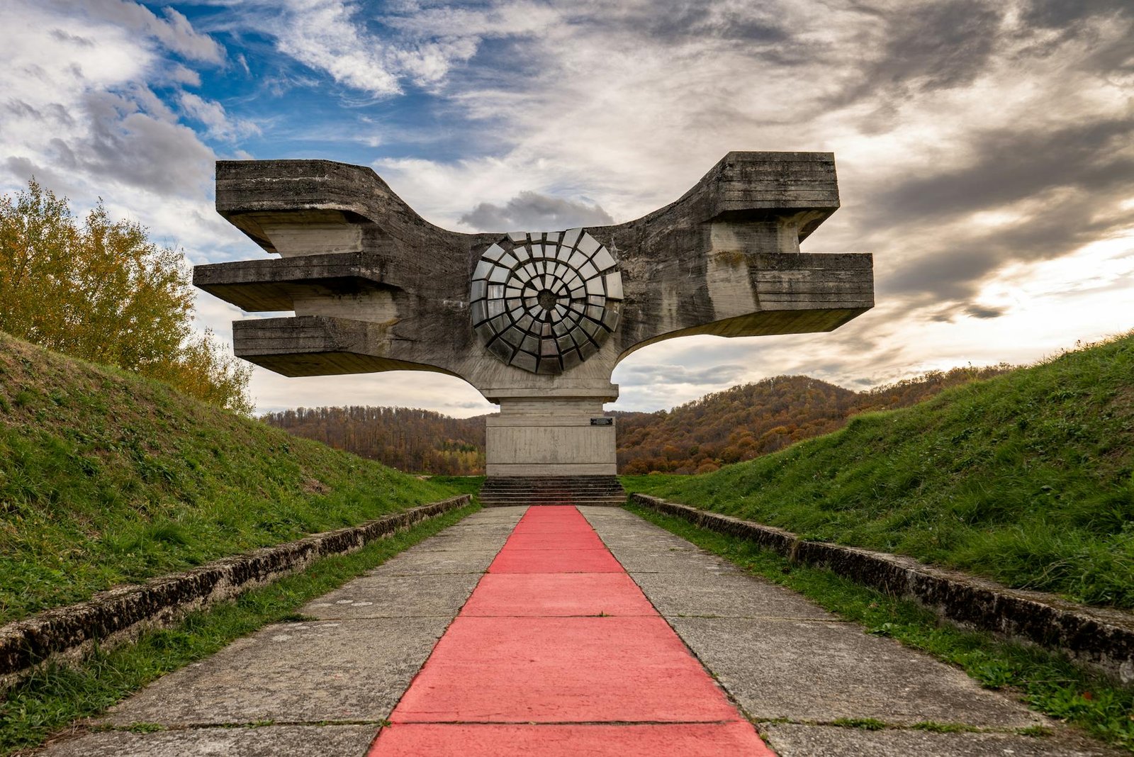 Striking view of a monumental sculpture in Podgarić, Croatia, capturing modern architectural beauty.